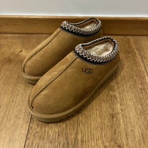 UGG tazman - I nytt skick. Storlek 38. Inga defekter. Kvitto finns. Fraktar snabbt✅