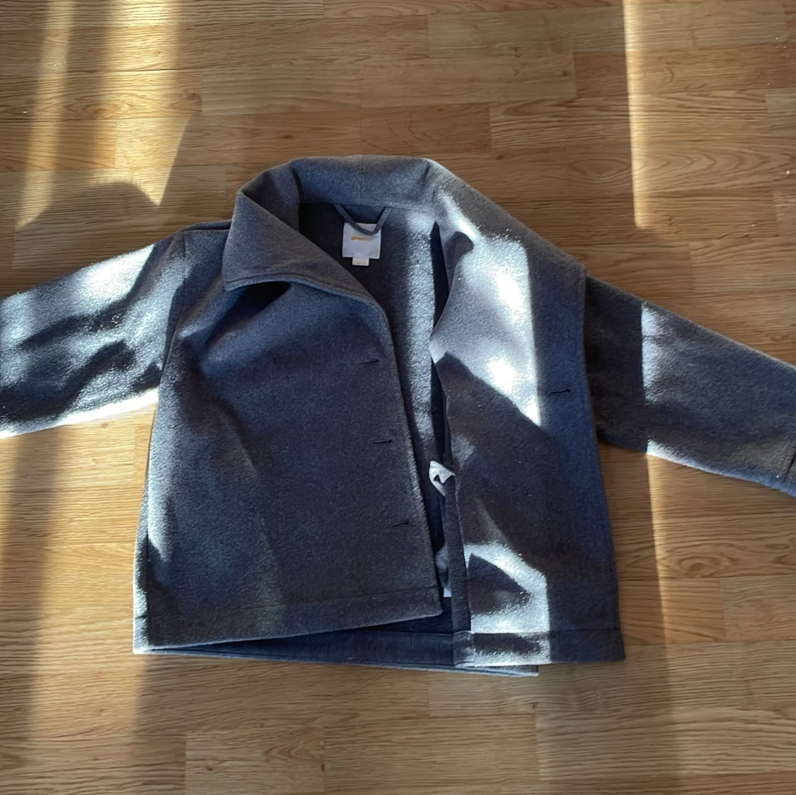 Grå skepparkavaj från Gina Tricot - 1