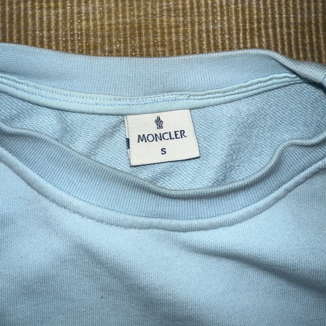 Moncler tröja i unik färg  - 1