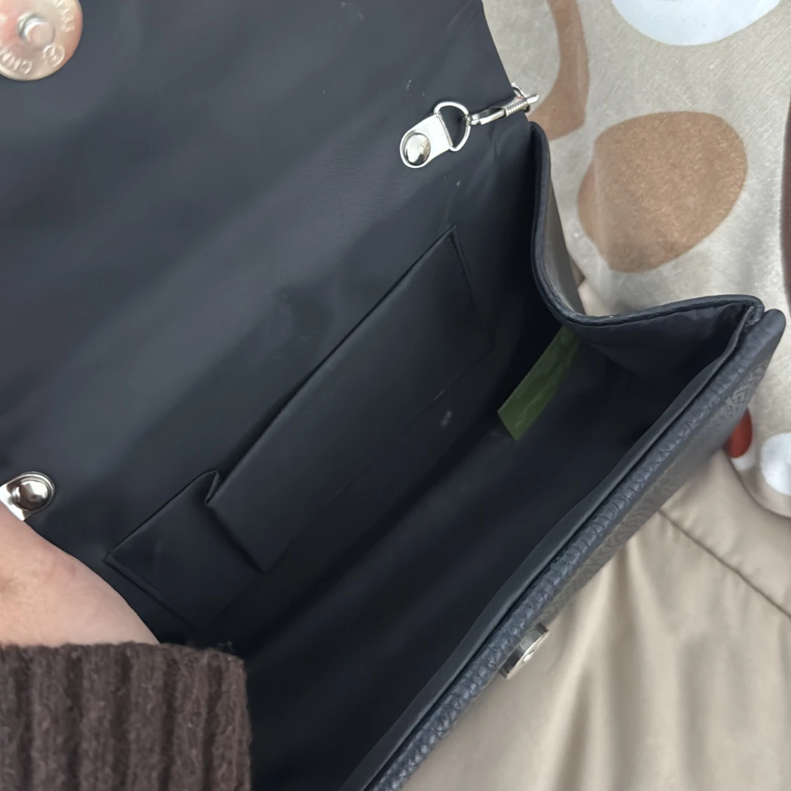 Svart handväska med kedja - 3