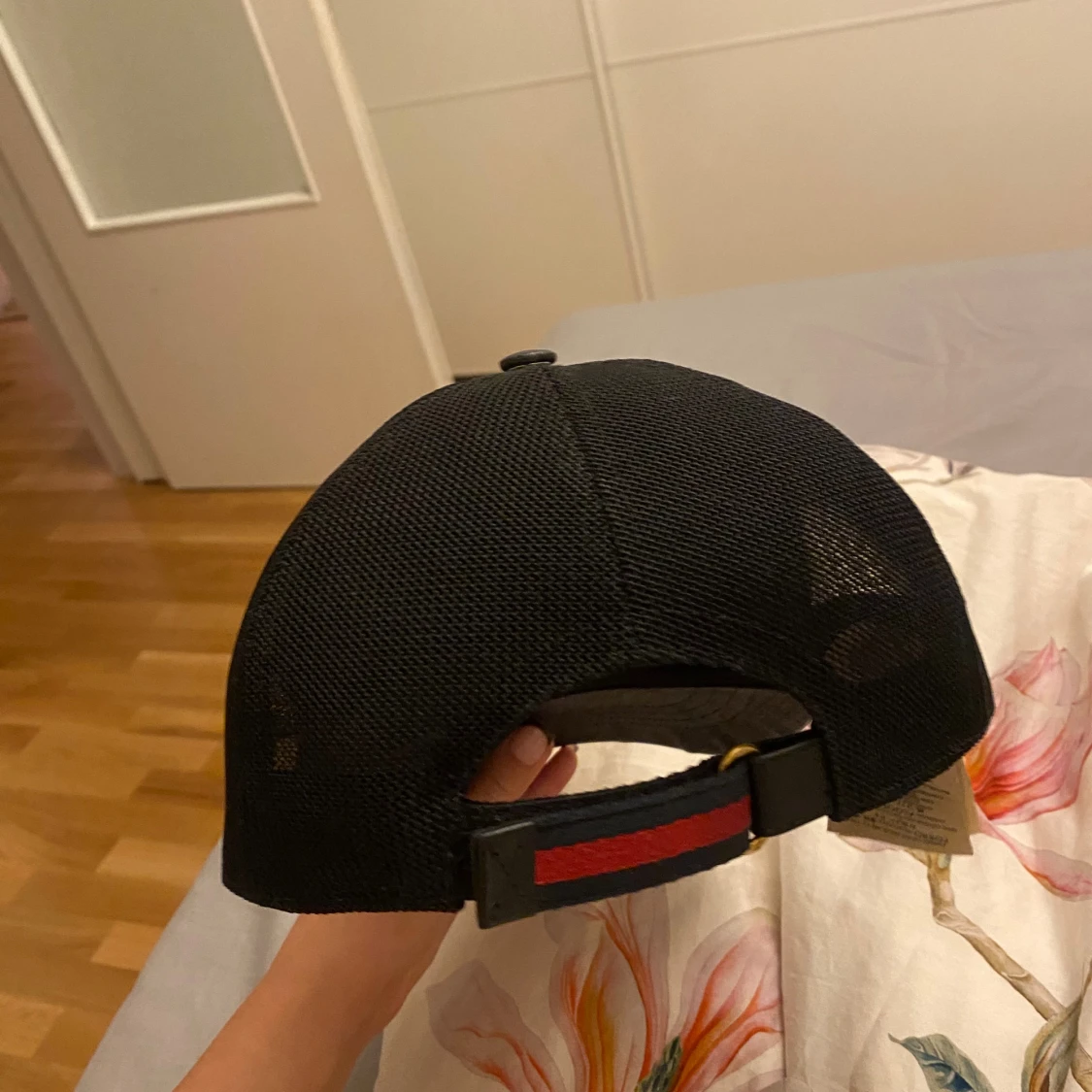 Gucci svart keps med röd orm - 1