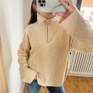 Stickad tröja med krage  - Supersnygg stickad tröja med krage, superfin och najs till hösten