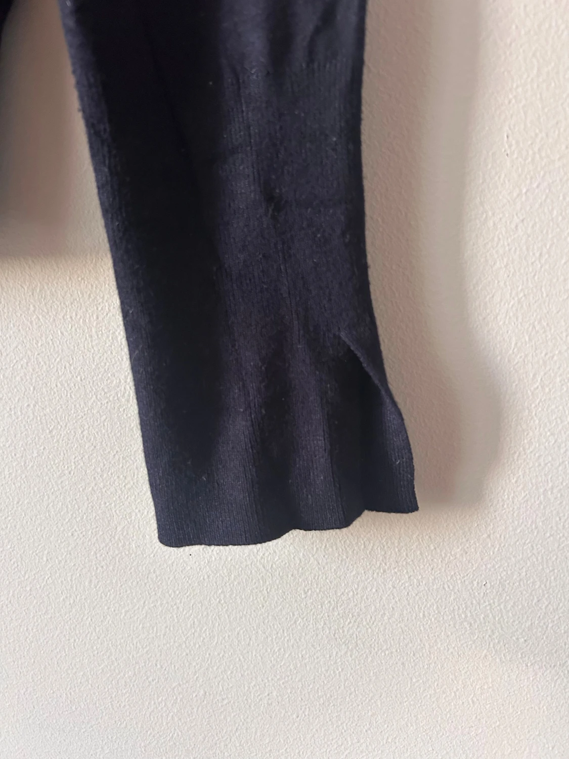 Svart v-ringad stickad tröja från Zara - 3