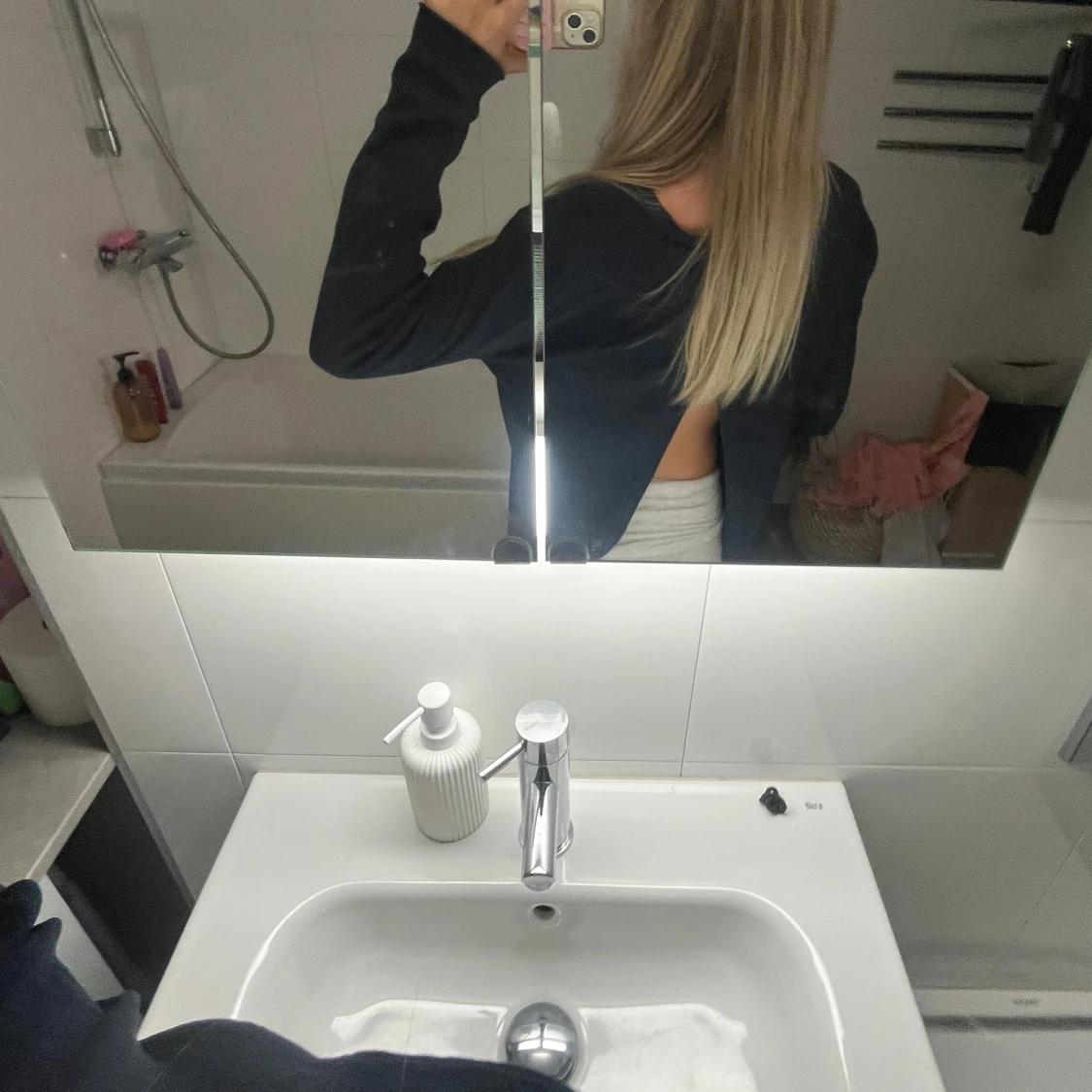 Mörkblå långärmad topp med öppen rygg - 2