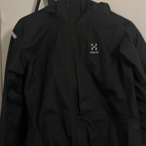 Svart vindjacka från Haglöfs - Säljer ett Haglöfs jacka 