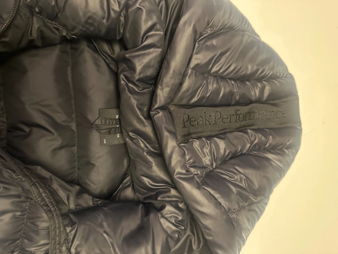 Svart dunjacka Peak Performance - 2