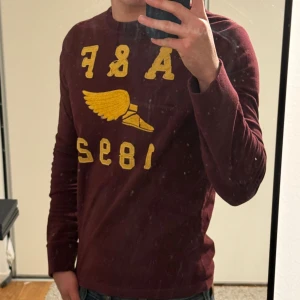 Vinröd tröja - Snygg slimfit vinröd tröja