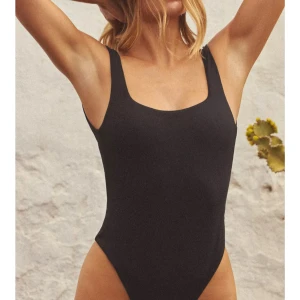 Svart body Zara - Snygg svart elegant clean body. Passar till allt! 