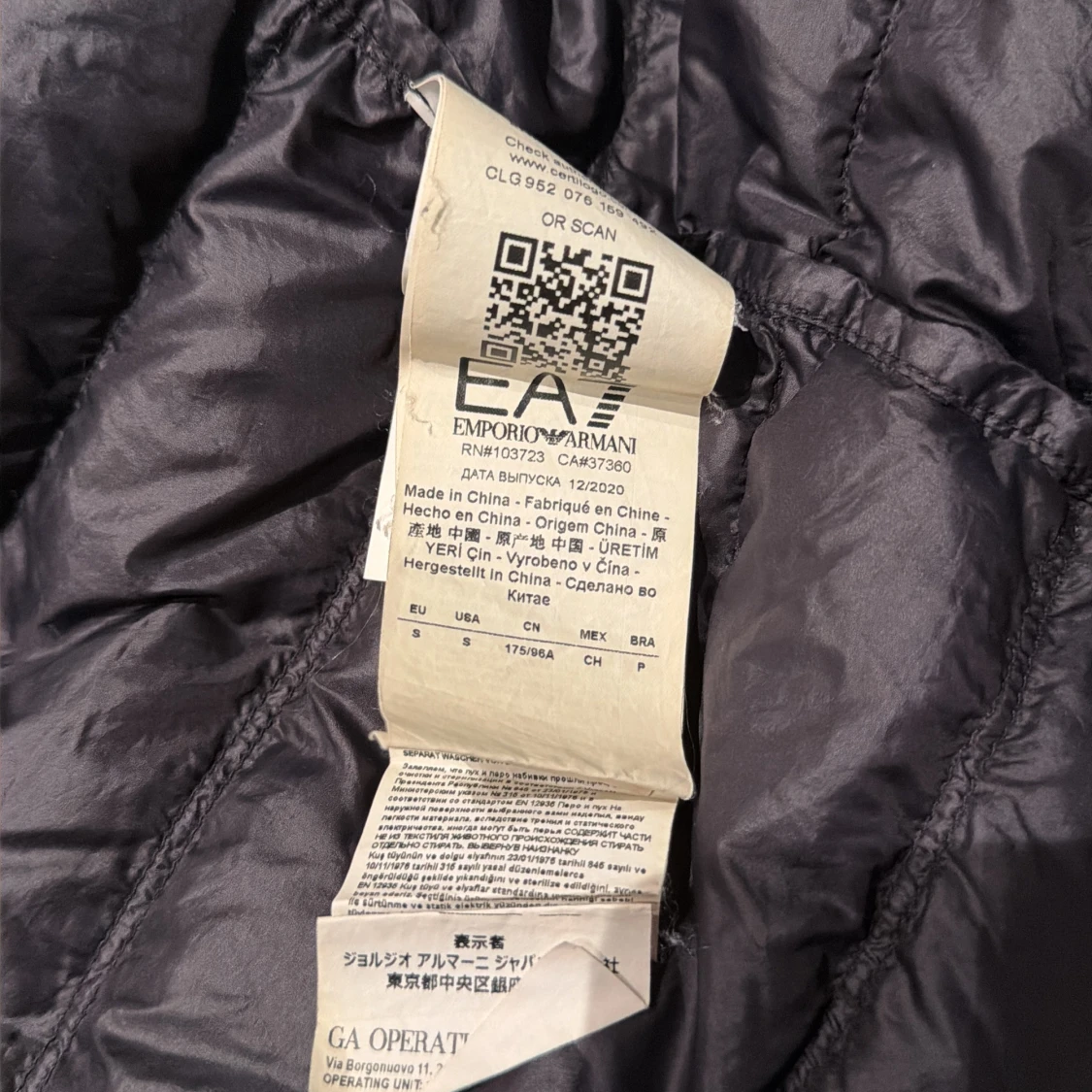 Svart dunväst från Emporio Armani - 1