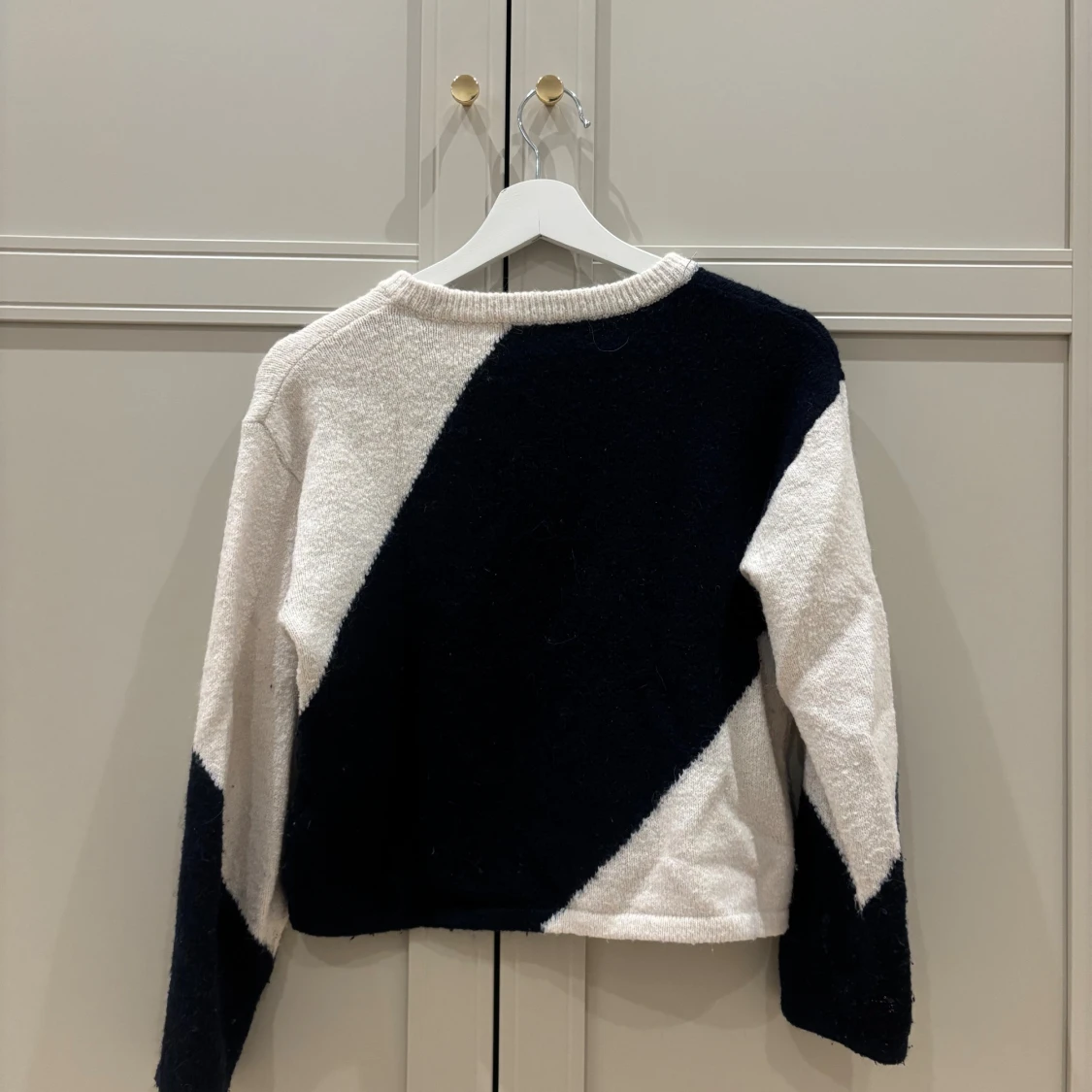 Svartvit stickad tröja Gina Tricot - 1