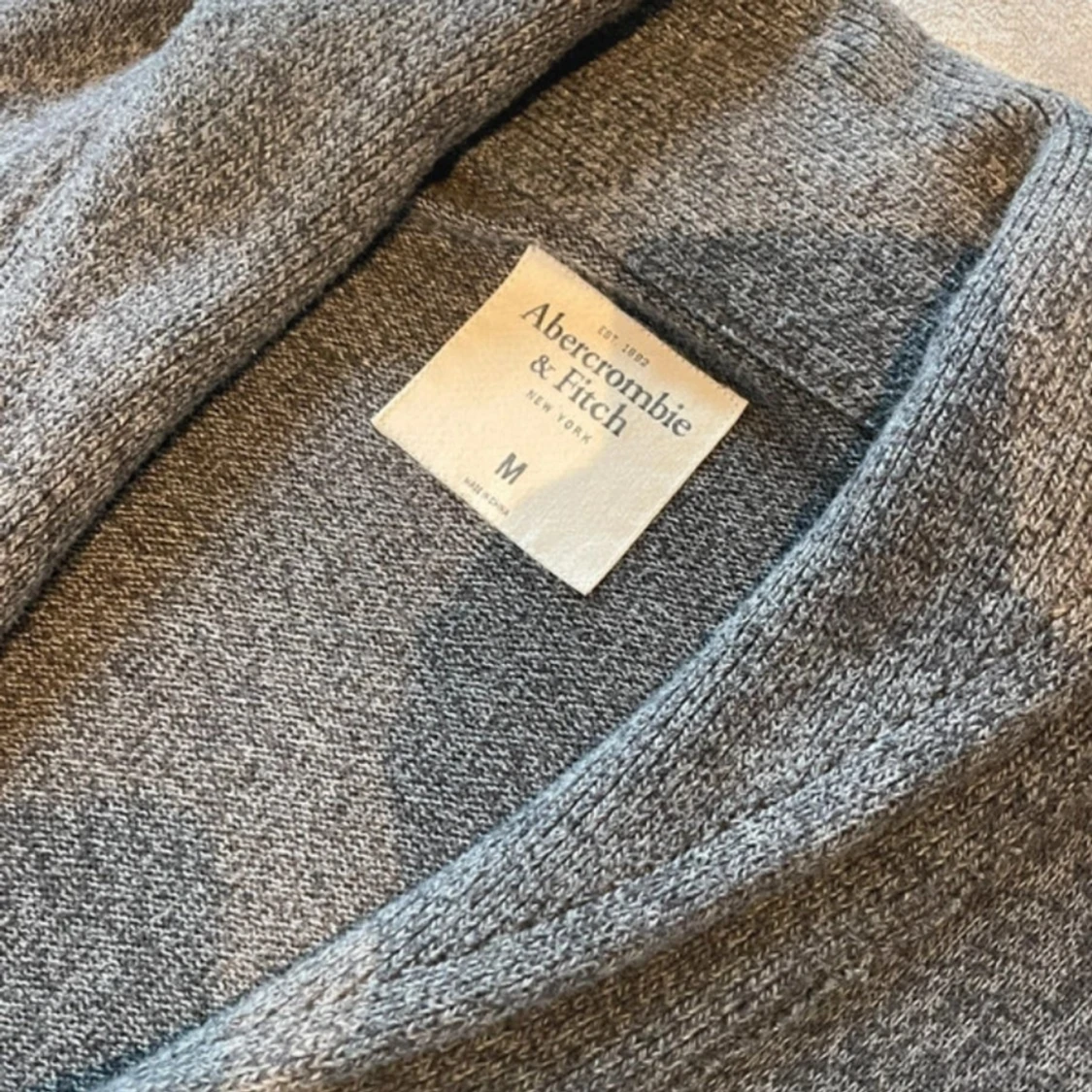 Grå cardigan Abercrombie & Fitch - 1