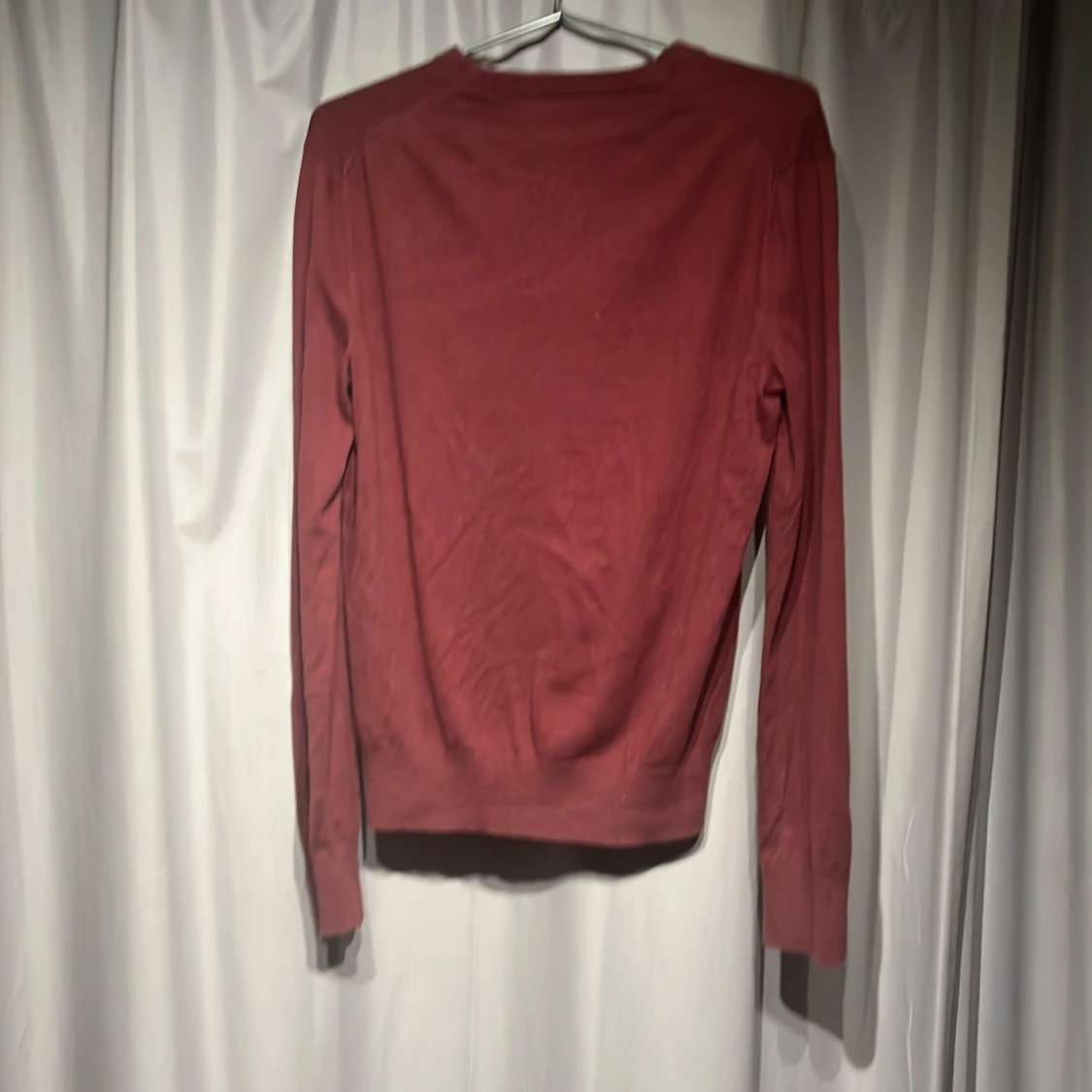 Vinröd v-ringad tröja Banana Republic - 1