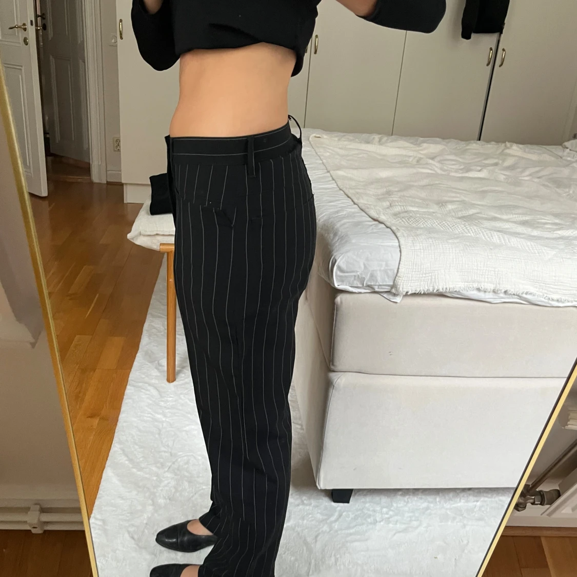 Svarta kostymbyxor med vita ränder - 2