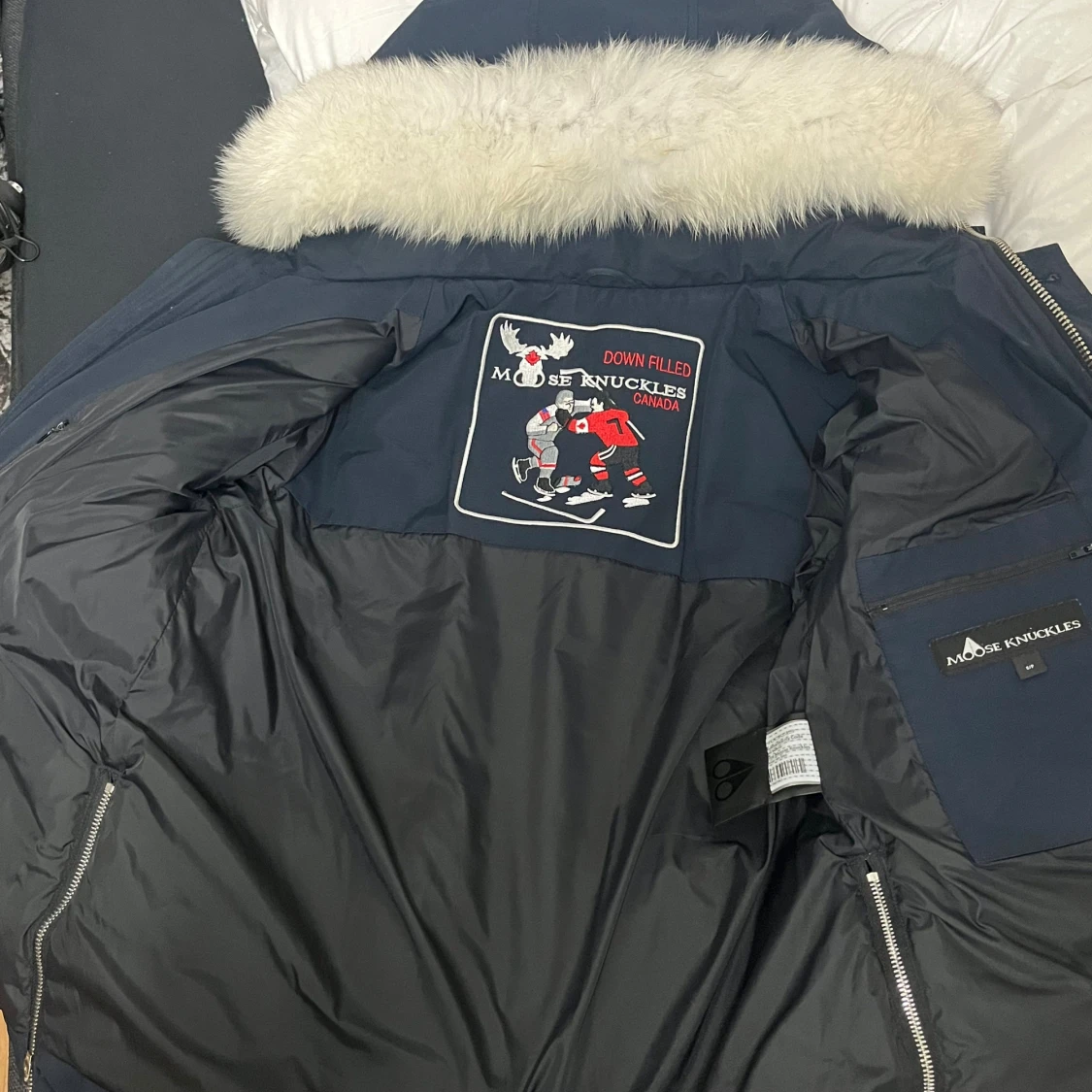 Mörkblå dunjacka Moose Knuckles - 1