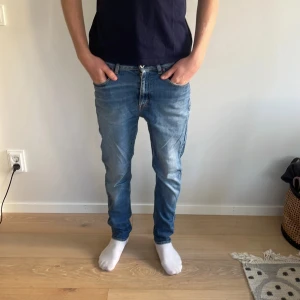 Tiger of sweden jeans - Snygga blåa Tiger of sweden jeans i storlek W28 L34. Aldrig andvända bara testade.