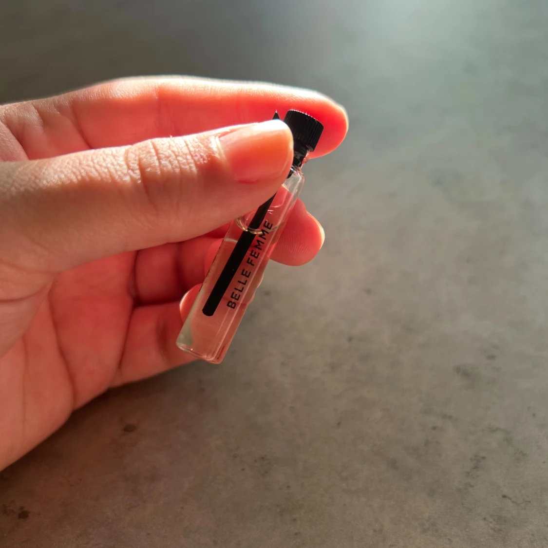 Belle Femme parfymprov i glasflaska
