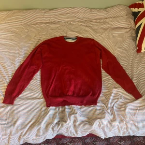 Merino tröja - Säljer nu min coney island tröja. Tröjan har sällan använts. Den är tillverkad i merino ull som gör den super skön o ha på sig, Skicka om ni har några funderingar över tröjan!!