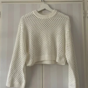 Virkad topp - Fin vit virkad topp som passar året runt🫶🏻