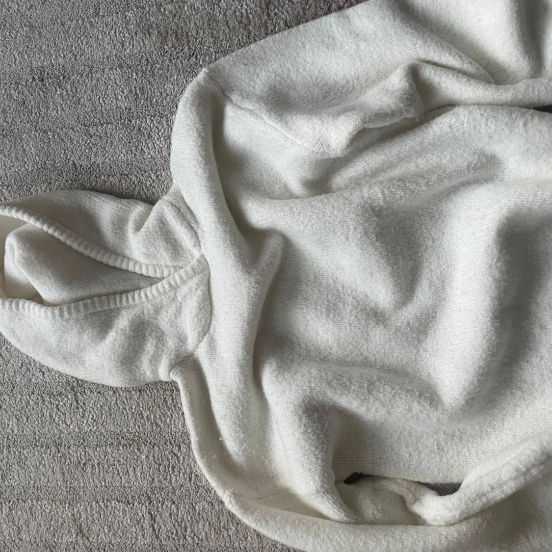 Vit stickad hoodie från BikBok - 3