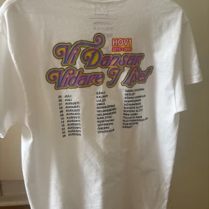 Hov1 merch  - Säljer min hov1 t-shirt!! enbart testad, men tycker den är för stor så vill sälja vidare till någon som kommer använda den! storlek M💘 kom med prisförslag!! 
