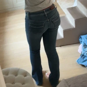 Ltb jeans - As snygga men e för små💗super skivk förutom längst ner pytte lite trampade men man ser de typ inte ens
