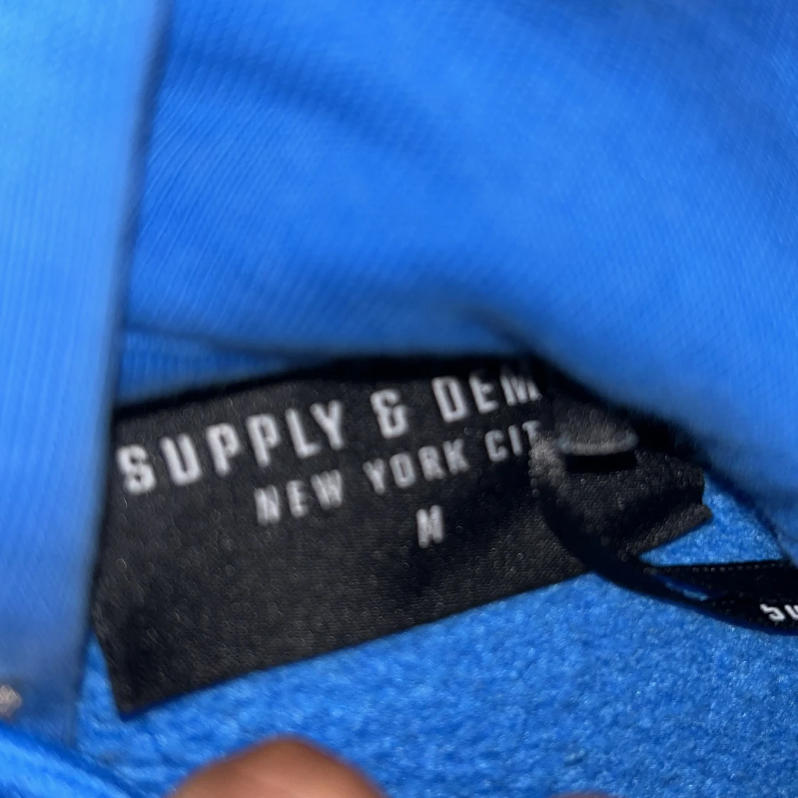 Blå hoodie från Supply & Demand - 2