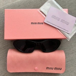 Solglasögon - Svarta solglasögon🖤Aldrig använda