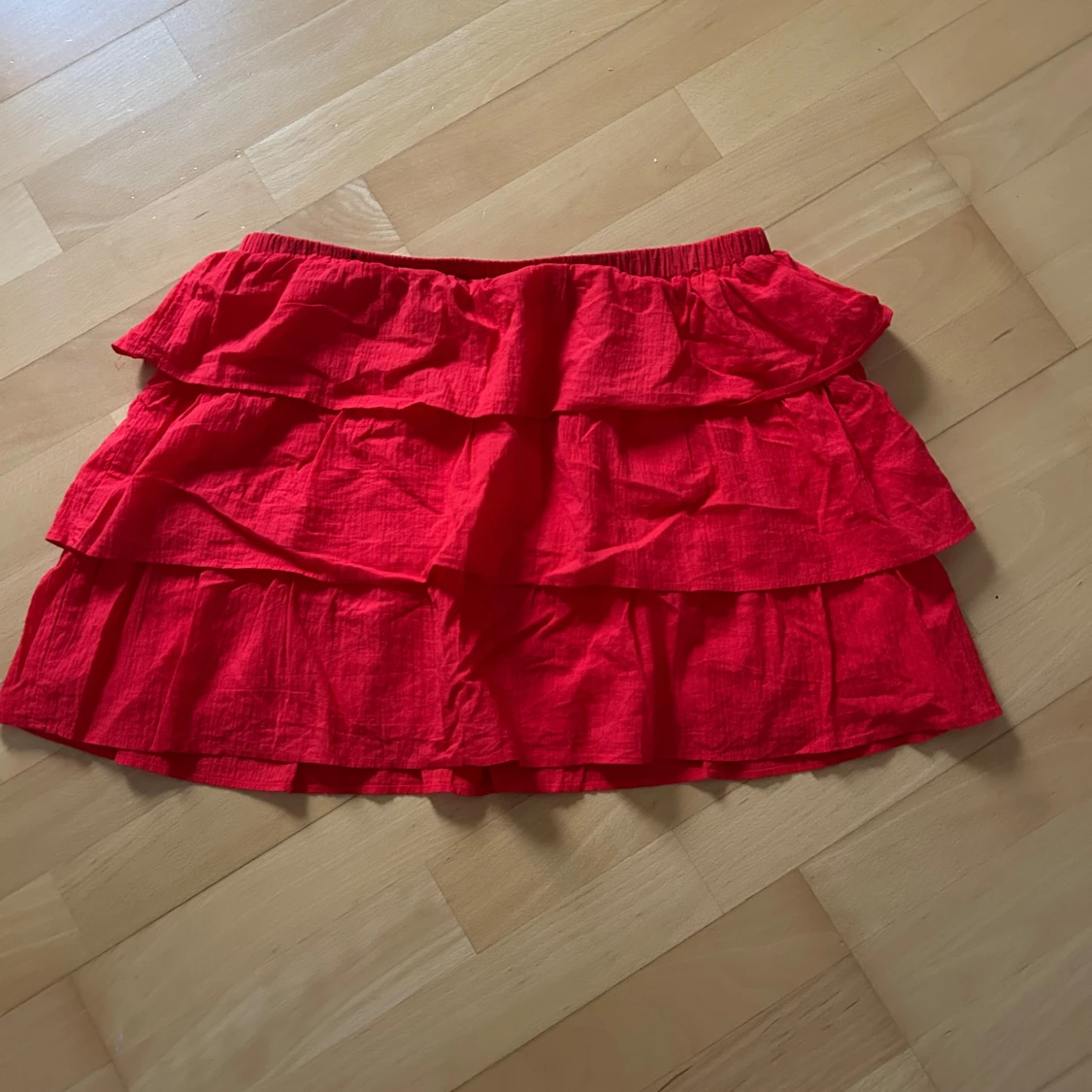 Röd volangkjol från H&M - 1
