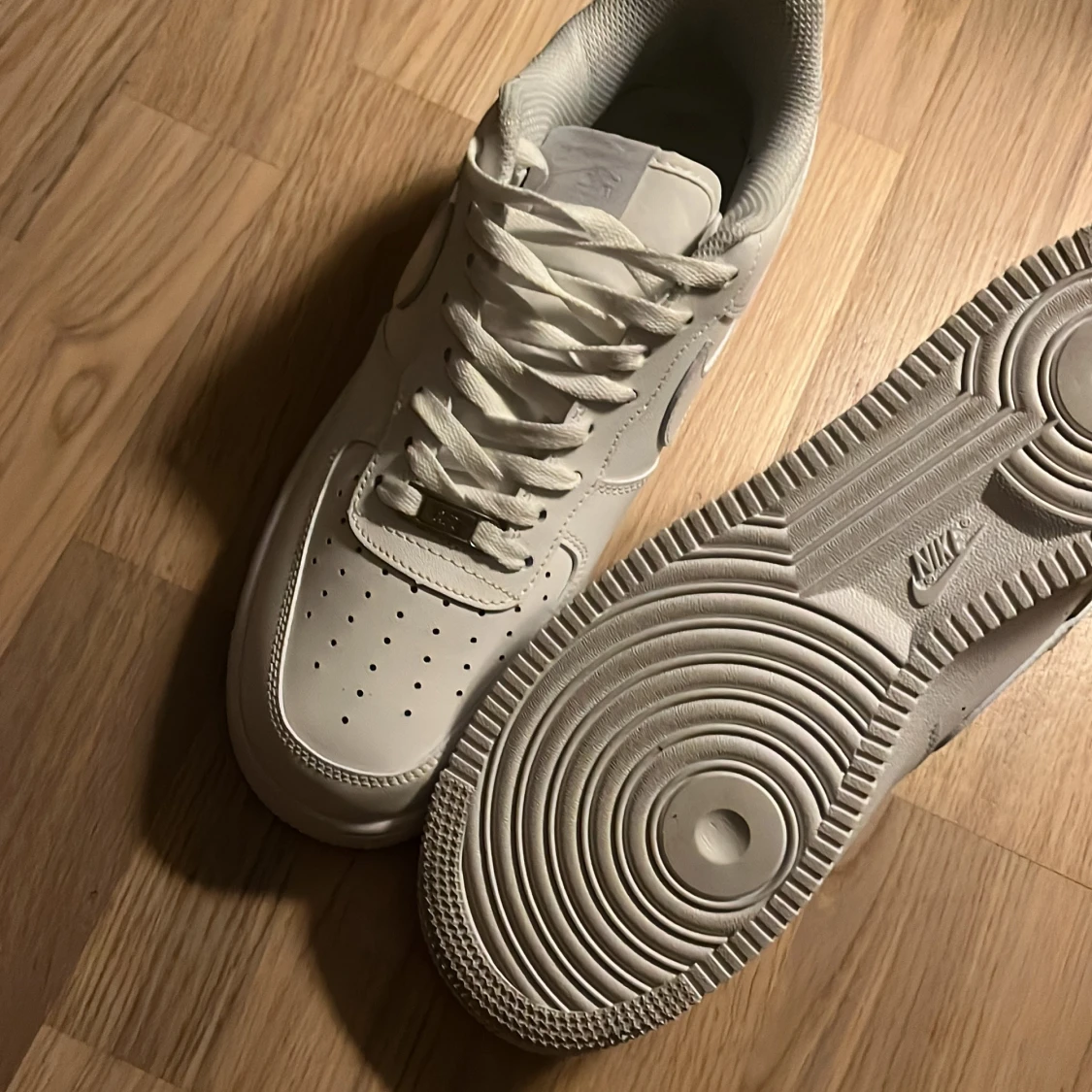 Nike Air Force 1 helvita sneakers - 1