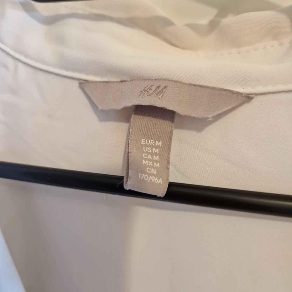 Vit skjorta från H&M i storlek M - 1