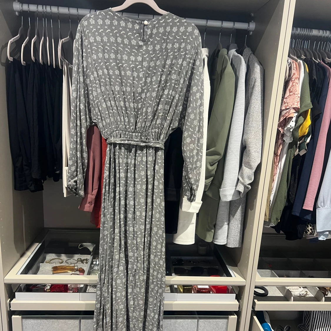 Grå långklänning - 1