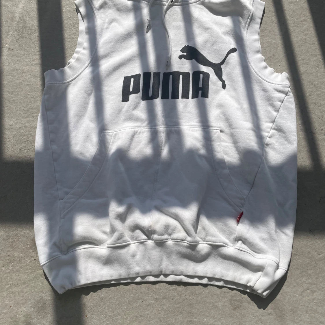 Vit ärmlös hoodie från Puma - 2