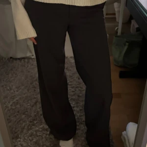 Mörkgråa kostymbyxor  - Snygga kostymbyxor i mjukt tyg 🩶