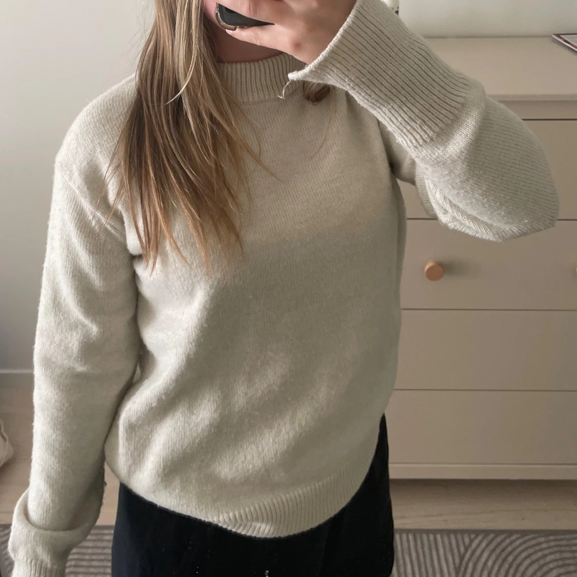 Cremevit stickad tröja - 1