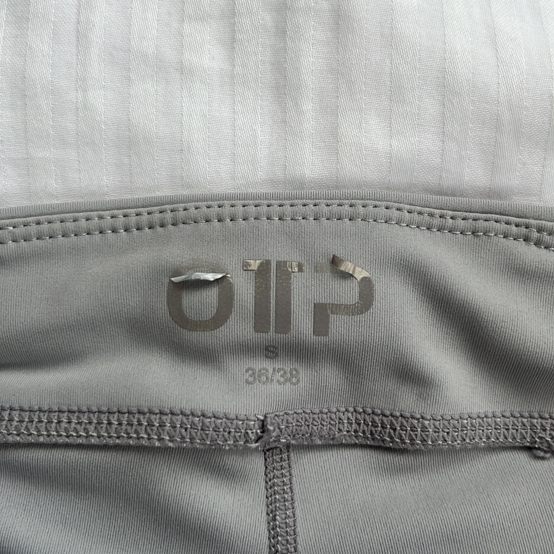 Grå träningstights shorts från OTP - 2