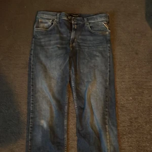 Replay jeans boyfriend thad - Bekväma Replay byxor med en skön passform skriv vid funderingar