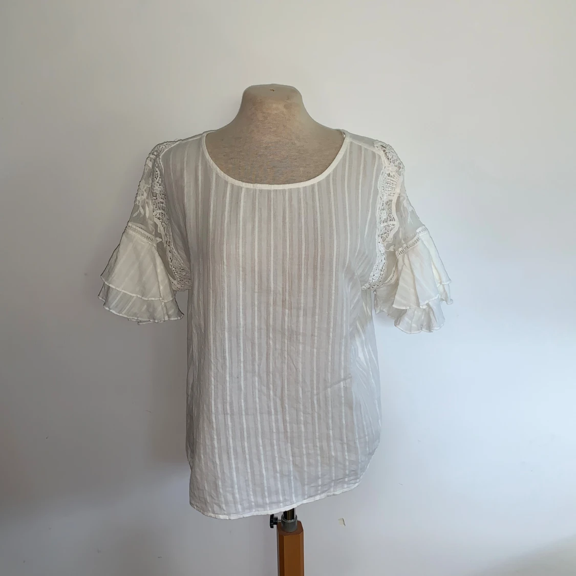 Vit blus med spets från Esprit