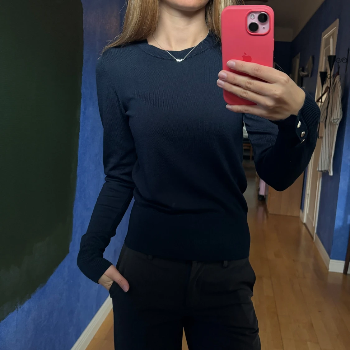 Marinblå finstickad tröja 