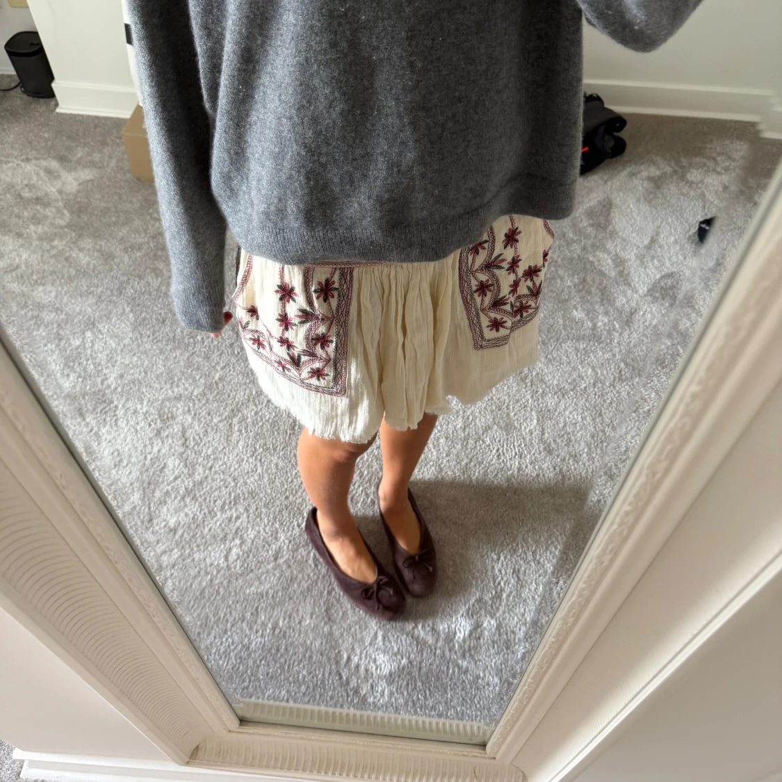 Broderad kortkjol i bomull - 1