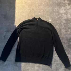 Morris half zip -  Morris  half zip ny skick, inte använd mer än 5 gånger. Nypris 1800kr. Mitt pris 900