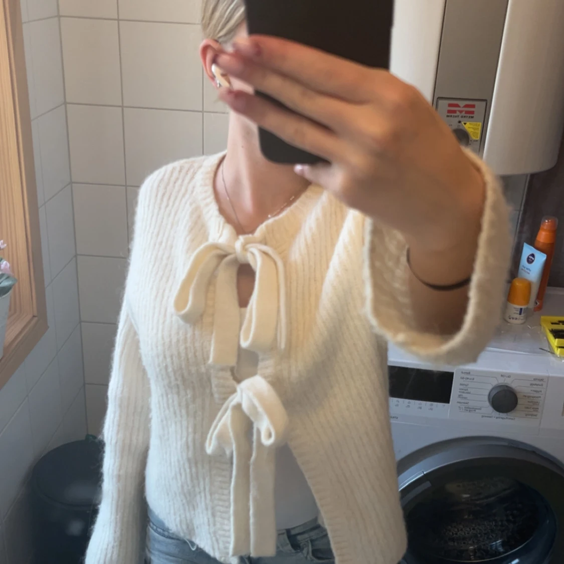 Vit stickad kofta med knyt från Gina Tricot - 1