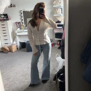 Jeans  - Säljer dessa sjukt snygga jeans från zara