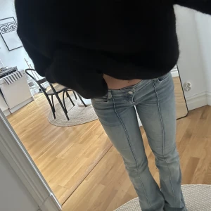 Low waist jeans - Så snygga jeans från behrska som är bra skick🩷jag är 168 och de passar jättebra❤️inga fläckar💖