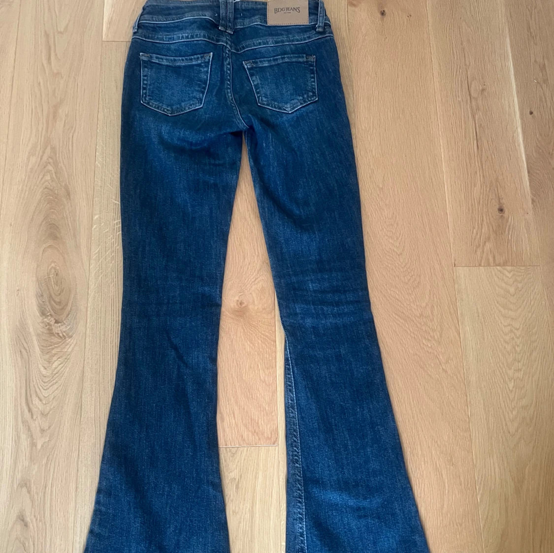 Blå bootcut jeans från BDG - 3