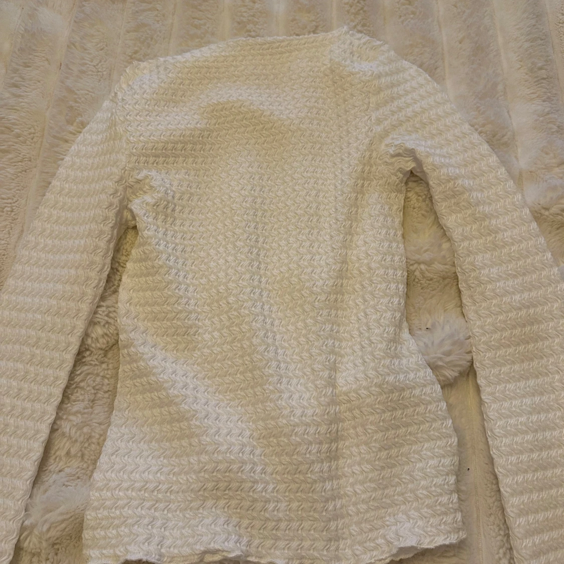 Vit långärmad topp med struktur - 1