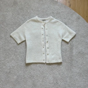 Stickad kofta  - Använd ett fåtal gånger 💓