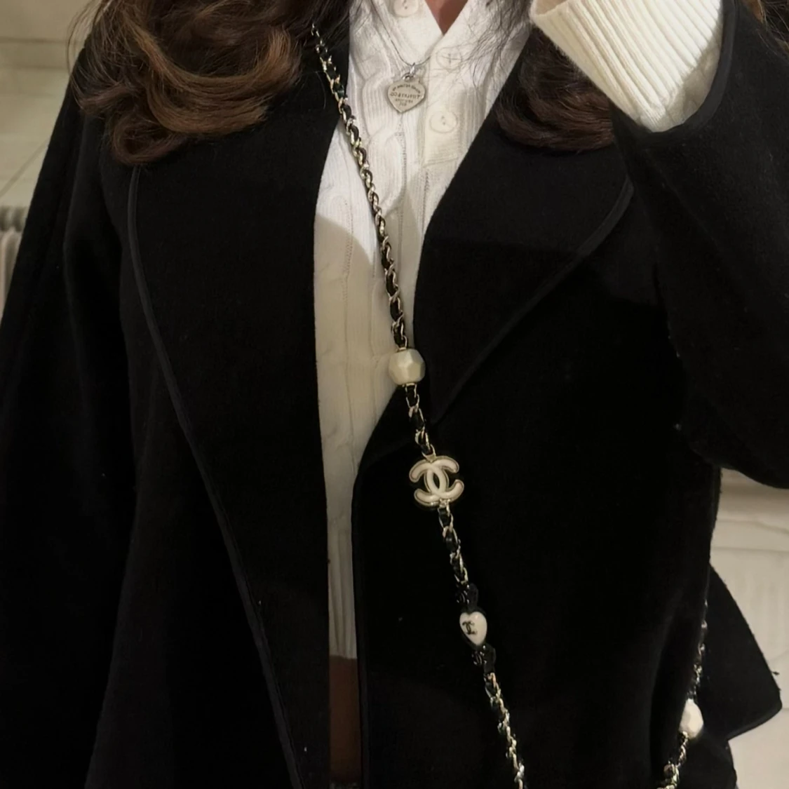 Chanel svart quiltad axelväska - 1