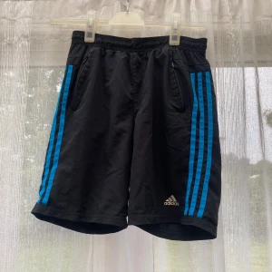 Shorts - 2 par shorts som säljs till paket pris för 50kr