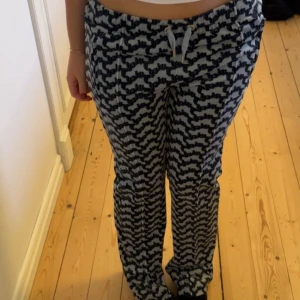 Juicy couture byxor  - Säljer dessa mysiga juicy couture byxorna helt oanvända