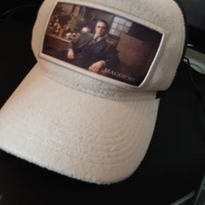  Maggiore  keps - Säljer en Maggiore keps den är äkta men  logan på sidan är bort tapat  drf säljs den bligt